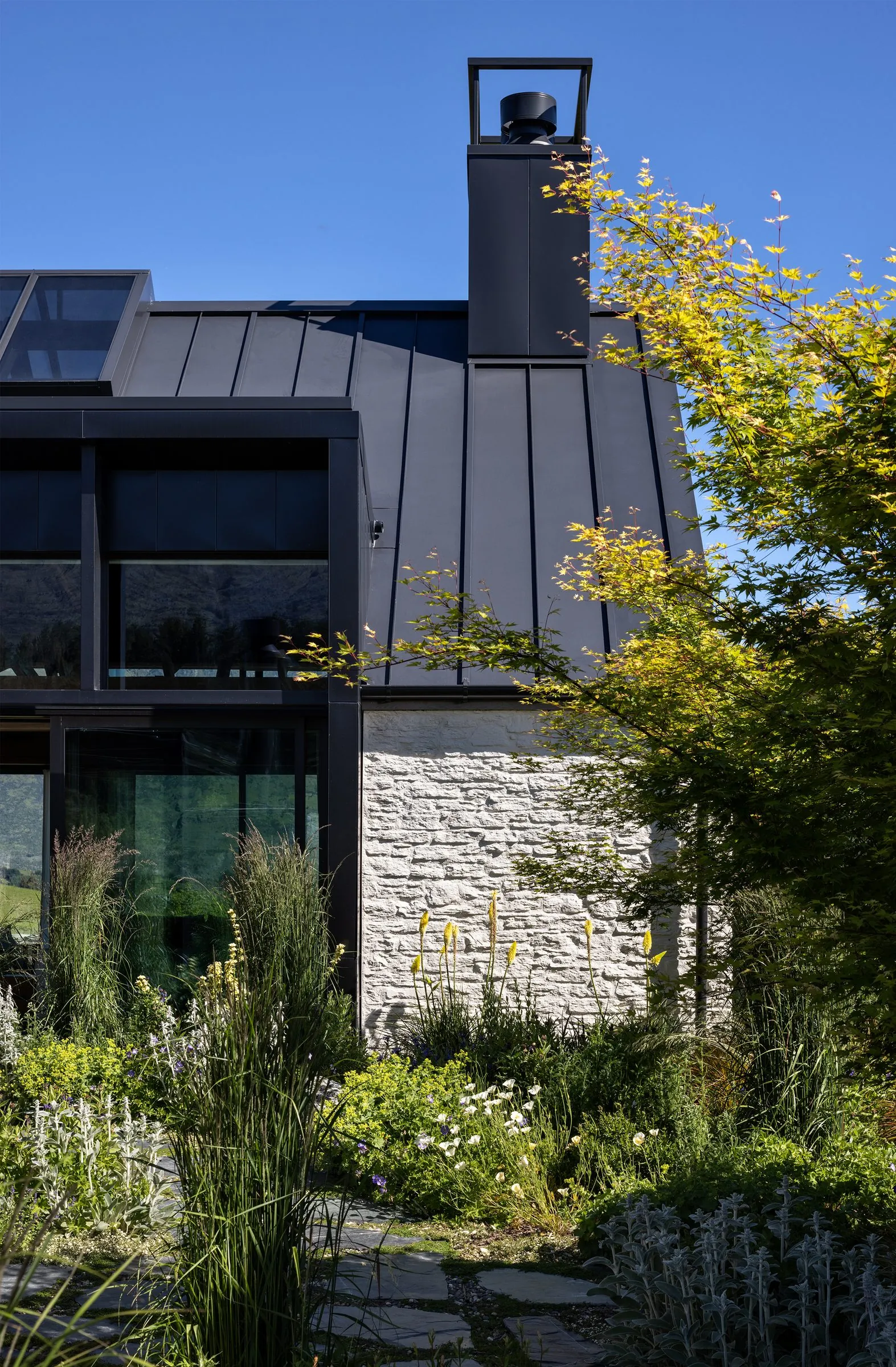 Speargrass House, Queenstown. Landscape design by Suzanne Turley Landscapes
